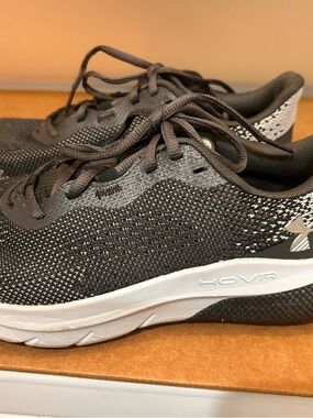 Under Armour Size 6Y Hovr Turbulence Lightweight Running Shoes